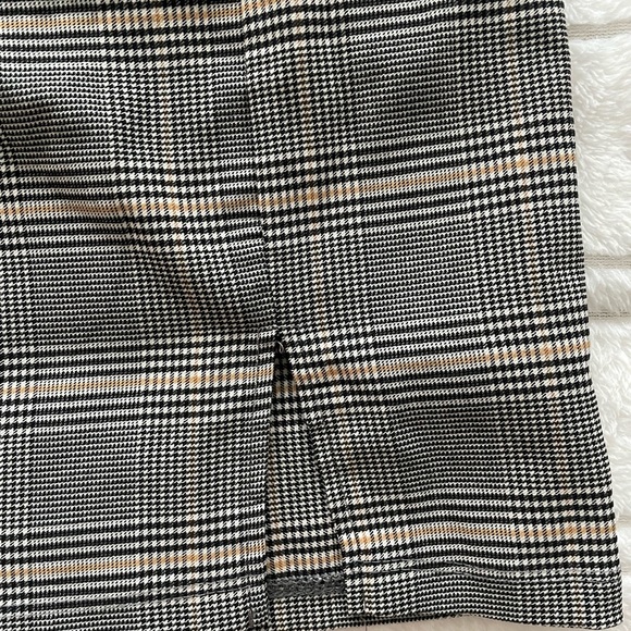 Size L, mini skirt - Picture 2 of 4